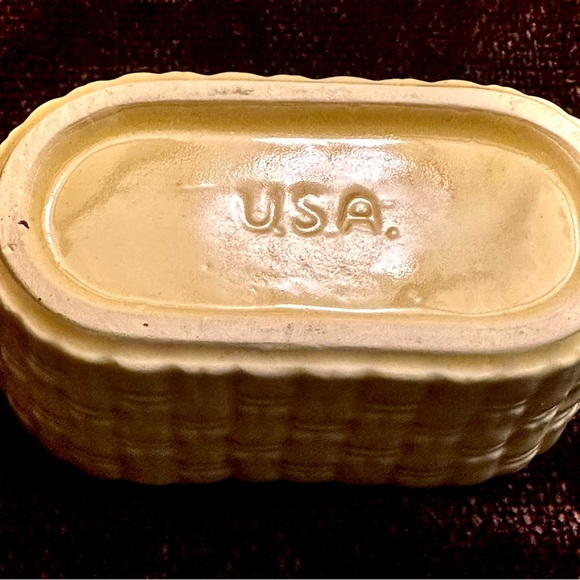 VINTAGE BASKET WEAVE CERAMIC PLANTER 1960s MARKED ‘USA’—Ivory Beige - Picture 2 of 7
